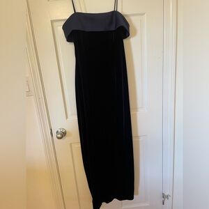 Alex Evenings elegant fitted long velvet dress